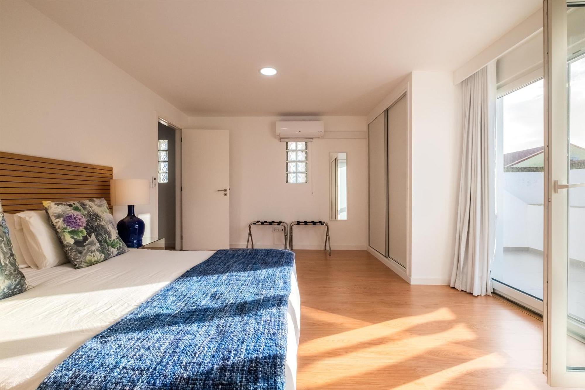 Ponta Delgada Flats - Host & Chill Apartment Exterior photo